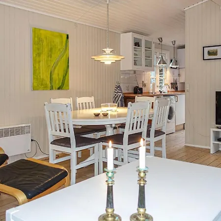 3 Bedroom Pet Friendly In Aakirkeby * Vester Somarken