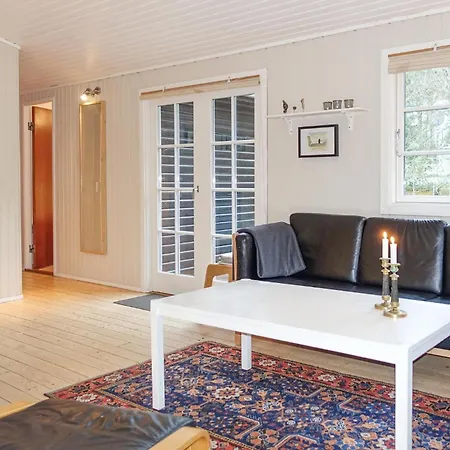 Holiday home 3 Bedroom Pet Friendly In Aakirkeby *