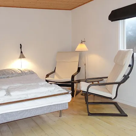 3 Bedroom Pet Friendly In Aakirkeby Holiday home Vester Somarken